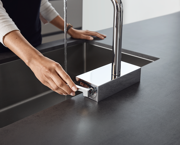 Смеситель для кухонной мойки с выдвижным душем HANSGROHE AQUNO SELECT M81 73830670, черный матовый 77376 фото