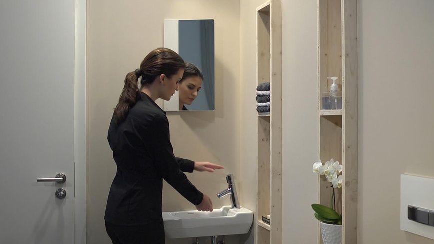 Змішувач для раковини зі зливним гарнітуром HANSGROHE TALIS SELECT S 72040000 70674 фото