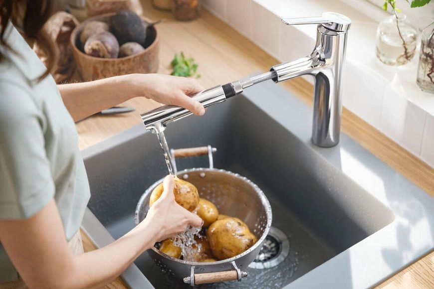 Смеситель с выдвижным изливом для кухонной мойки HANSGROHE ZESIS M33 74822000 800004181 фото