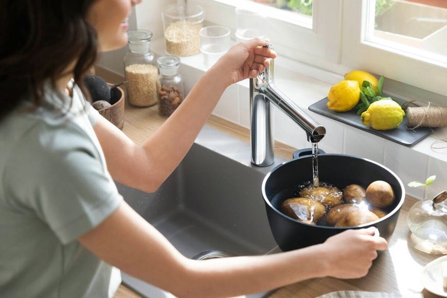 Смеситель с выдвижным изливом для кухонной мойки HANSGROHE ZESIS M33 74822000 800004181 фото