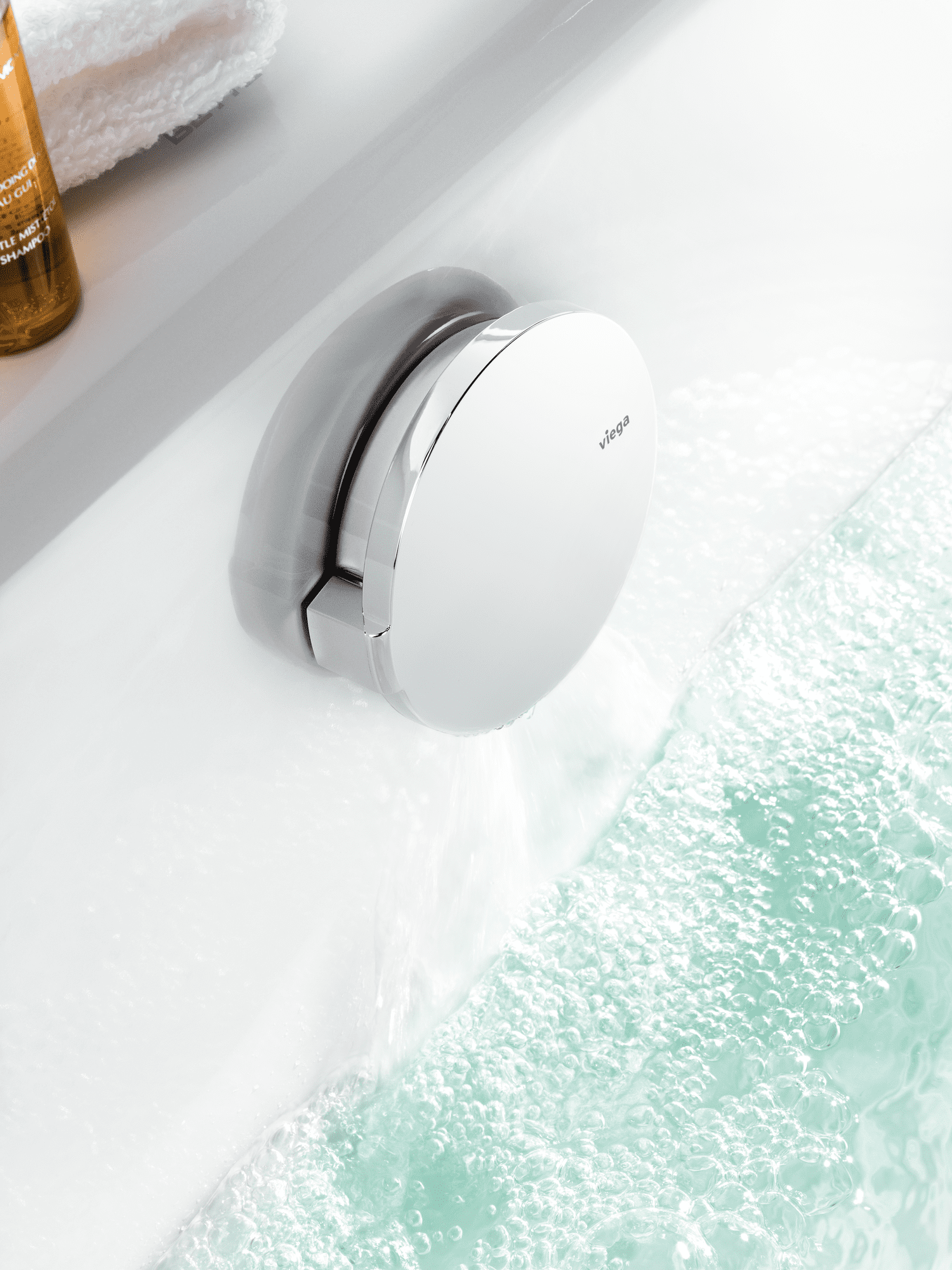 Под первой картинкой: Комплекти обладнання для ванн поєднують розумні технології та висококласний дизайн